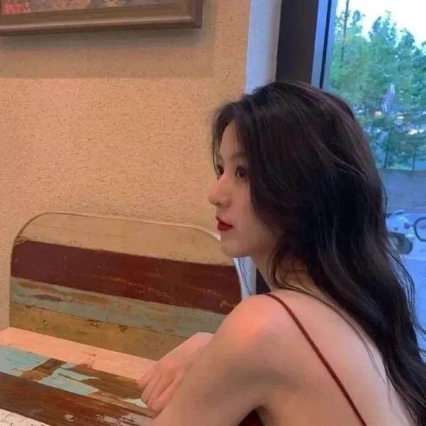 阿扎里海报
