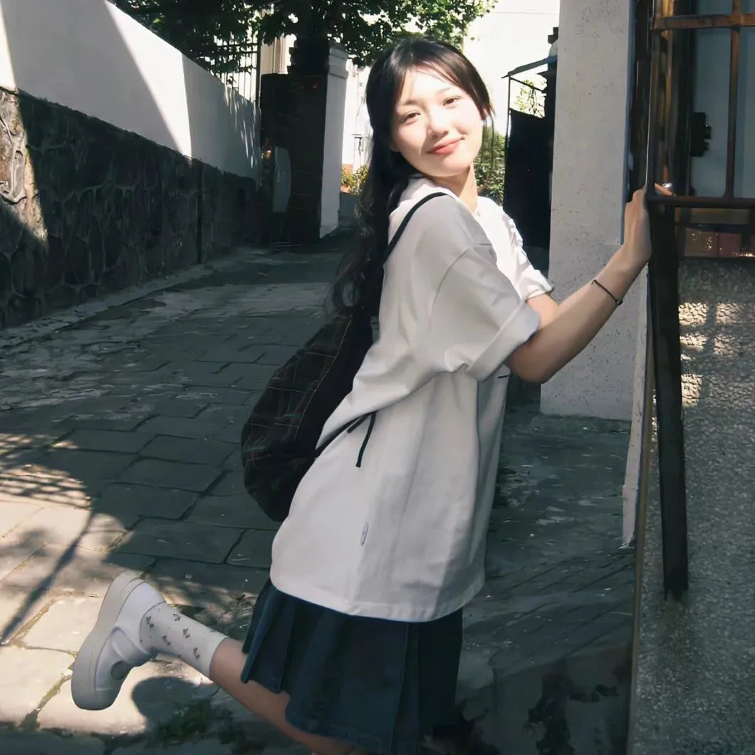 合格丈夫海报